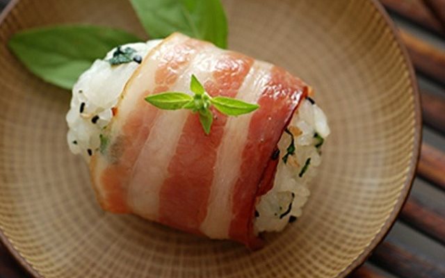 Thịt Xông Khói Cuộn Cơm
