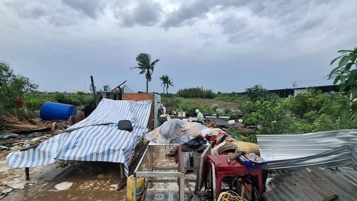Lốc xoáy hất văng bé 11 tuổi, giây phút kinh hoàng suốt đời không quên - Báo Tiền Phong