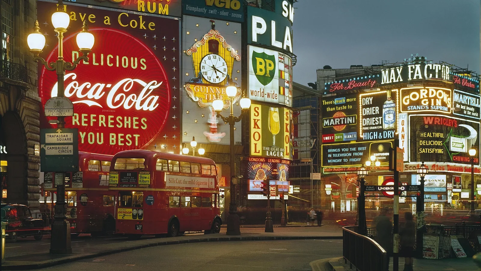Vintage Piccadilly Circus London - Vintage Photography 4K Wallpaper (3840x2160)