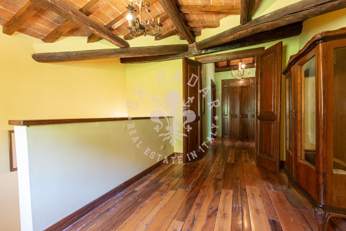 הבית מאחורי הגבעה (Il Casale dietro la Collina) — 33