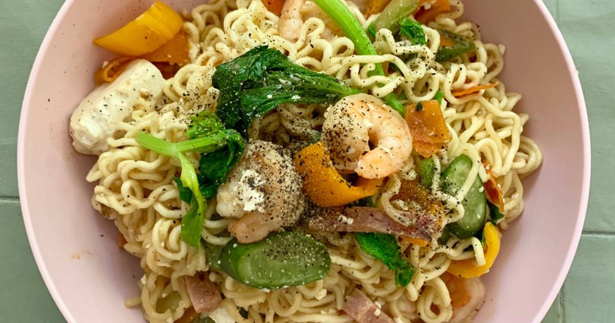 Mì gói xào thập cẩm