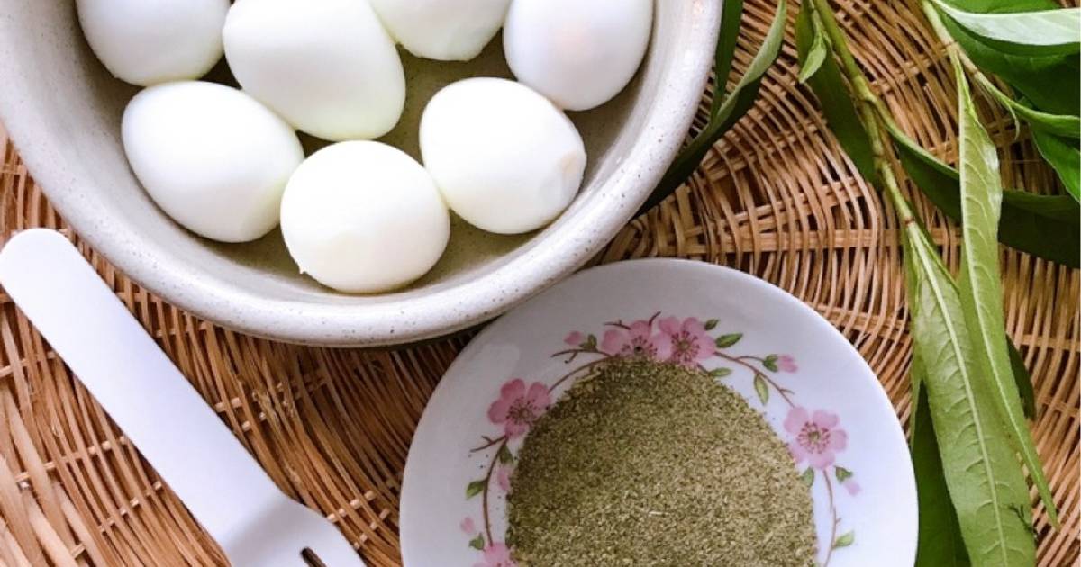 Trứng Cút Luộc Chấm Muối Rau Răm