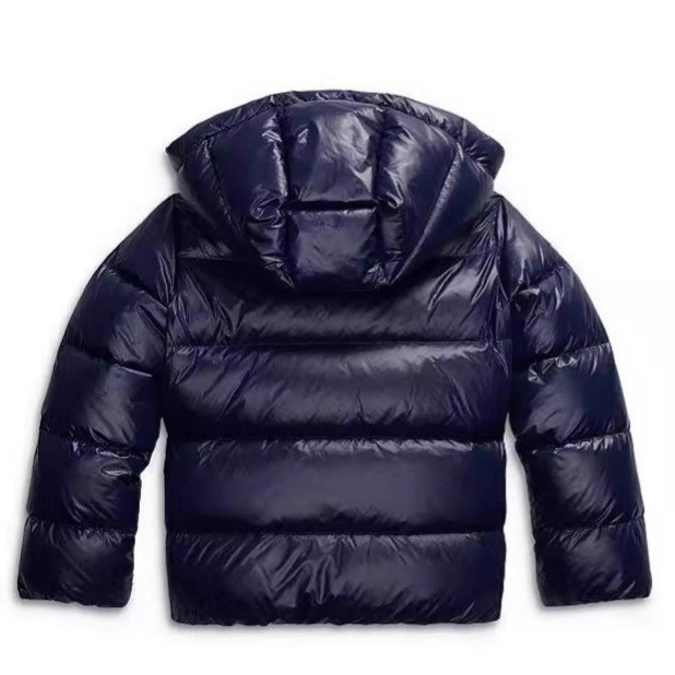 Gefütterte Damen-Kapuzenjacke im modernen Stil