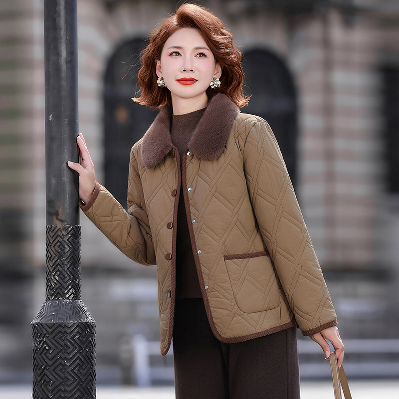 Women's winter jacket with faux fur collar and lining