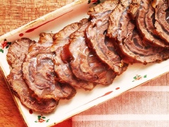 Vớt bắp bò ra, để nguội, cắt thành từng miếng mỏng vừa ăn.