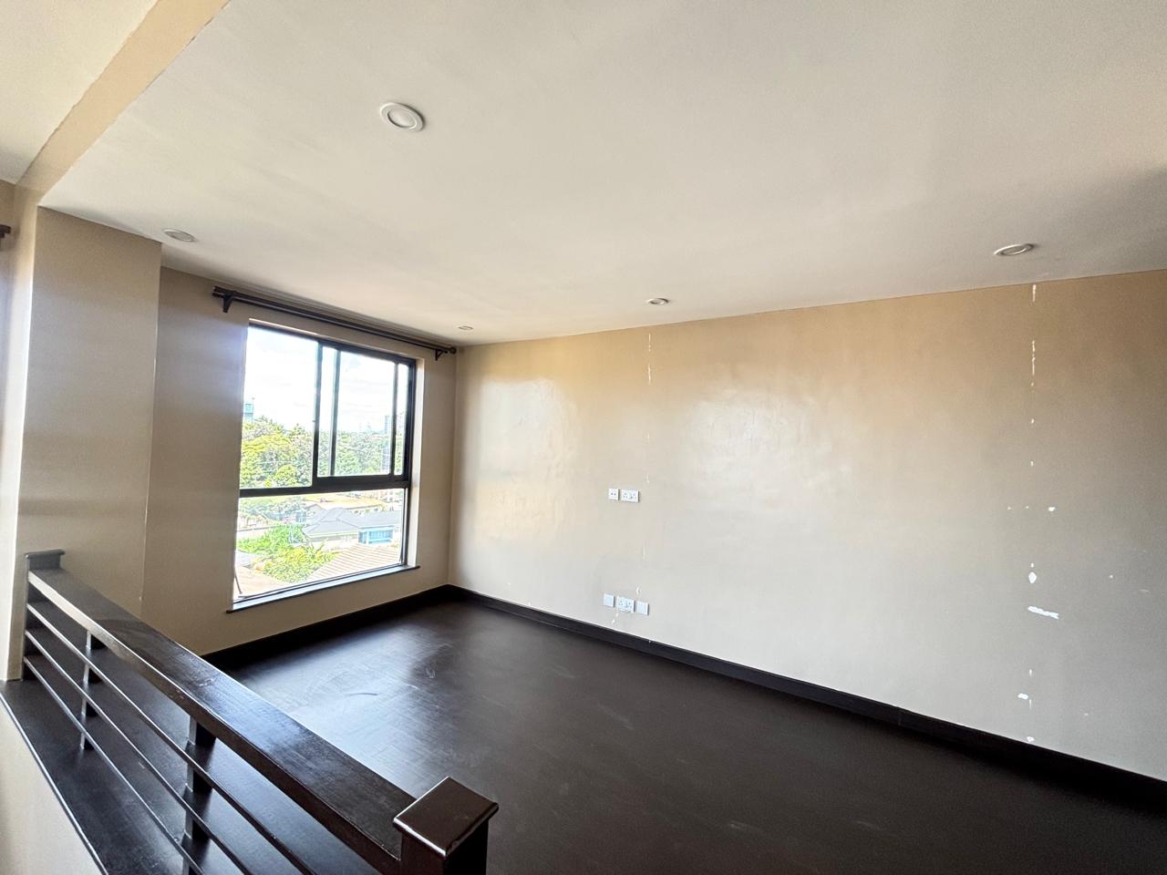 Duplex 4-Bedroom Apartment — photo 19 of 30
