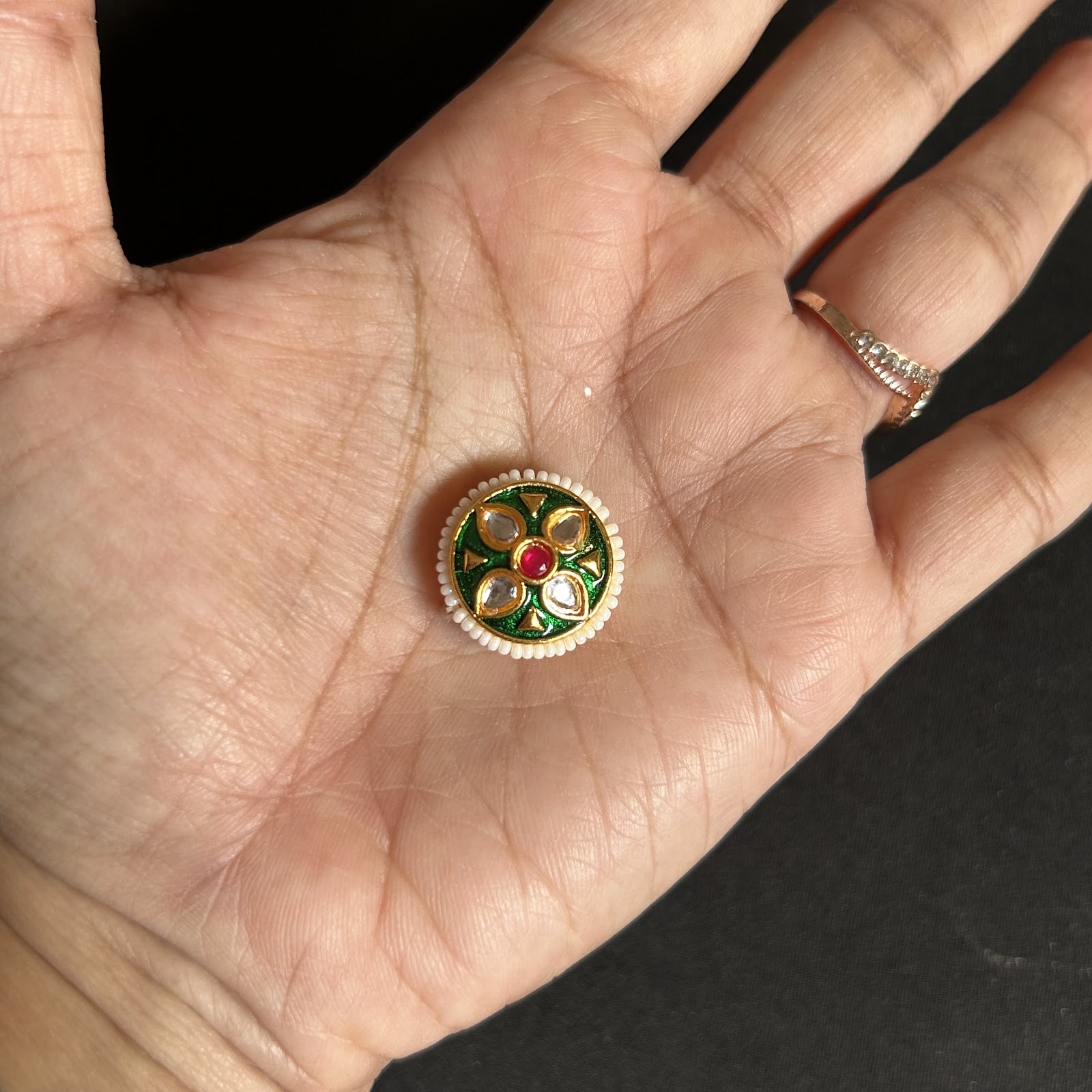 Green Round Moti pendnt pack of 1
