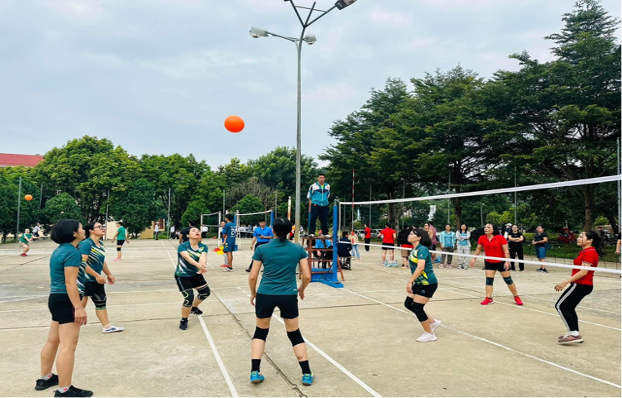 Công đoàn Trường Đại học Tây Bắc tổ chức thành công Giải bóng chuyền hơi nữ chào mừng kỷ niệm 93 năm ngày thành lập Hội Liên hiệp Phụ nữ Việt Nam (20/10/1930 - 20/10/2023)