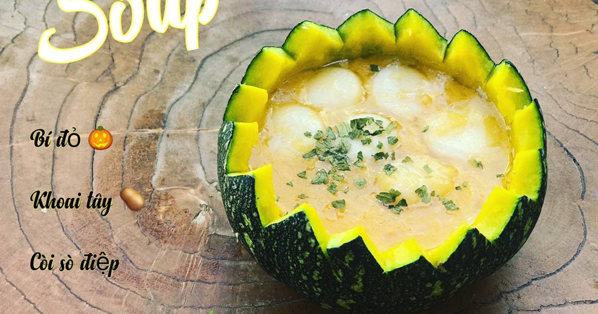 Soup bí đỏ khoai tây còi sò điệp topping lá mùi tây