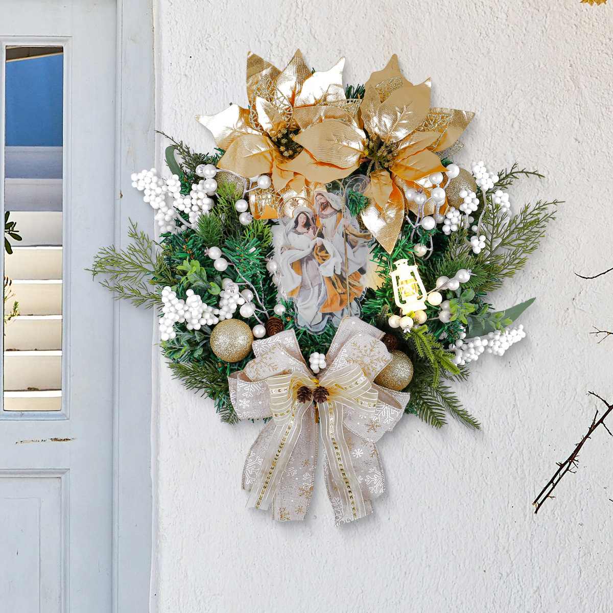 Illuminated Christmas wreath with oil lamp look