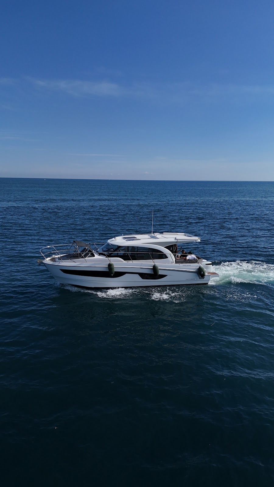 Vega Charter 15