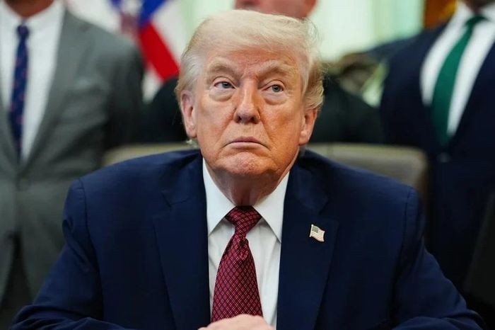 Tổng thống Mỹ Trump ra lệnh phá hủy các tàu Iran rải thủy lôi ở eo biển Hormuz - Báo Tiền Phong