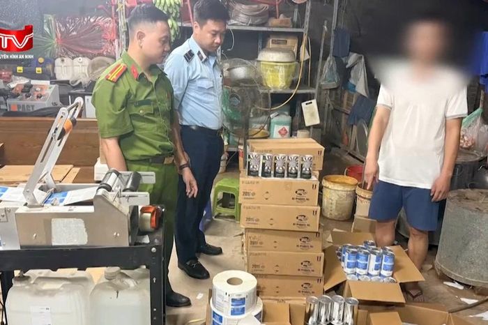 Phát hiện hơn 500 sản phẩm hóa chất nghi bị 'phù phép' nhãn mác tại cơ sở kinh doanh - Chuyên trang An Ninh Thủ Đô - Báo Công an nhân dân