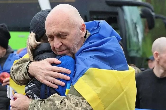 [Video] Nga – Ukraine trao đổi tù binh và thi hài binh sĩ tử trận - Báo Nhân Dân