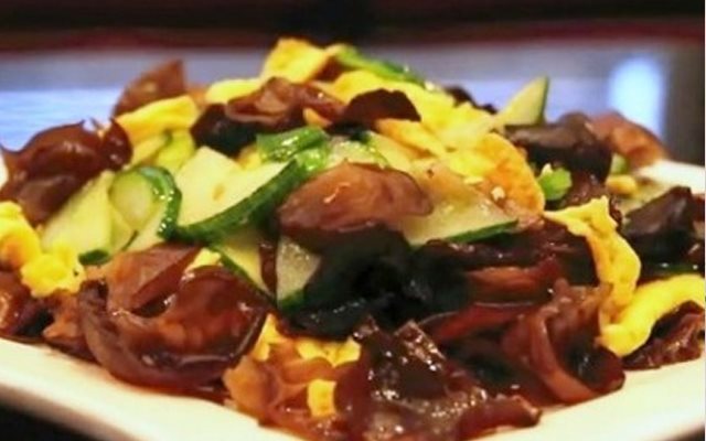 Trứng Xào Dưa Leo Và Nấm Mèo