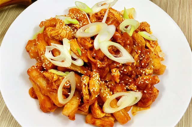 Bánh Gạo Xào Thịt Gà