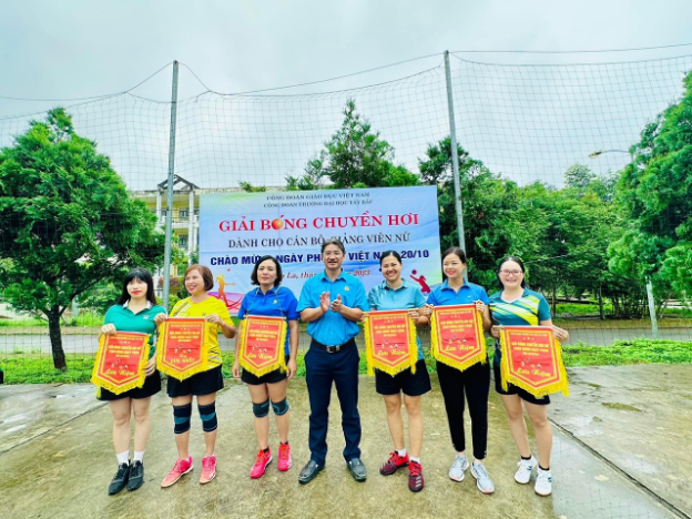 Công đoàn Trường Đại học Tây Bắc tổ chức thành công Giải bóng chuyền hơi nữ chào mừng kỷ niệm 93 năm ngày thành lập Hội Liên hiệp Phụ nữ Việt Nam (20/10/1930 - 20/10/2023)