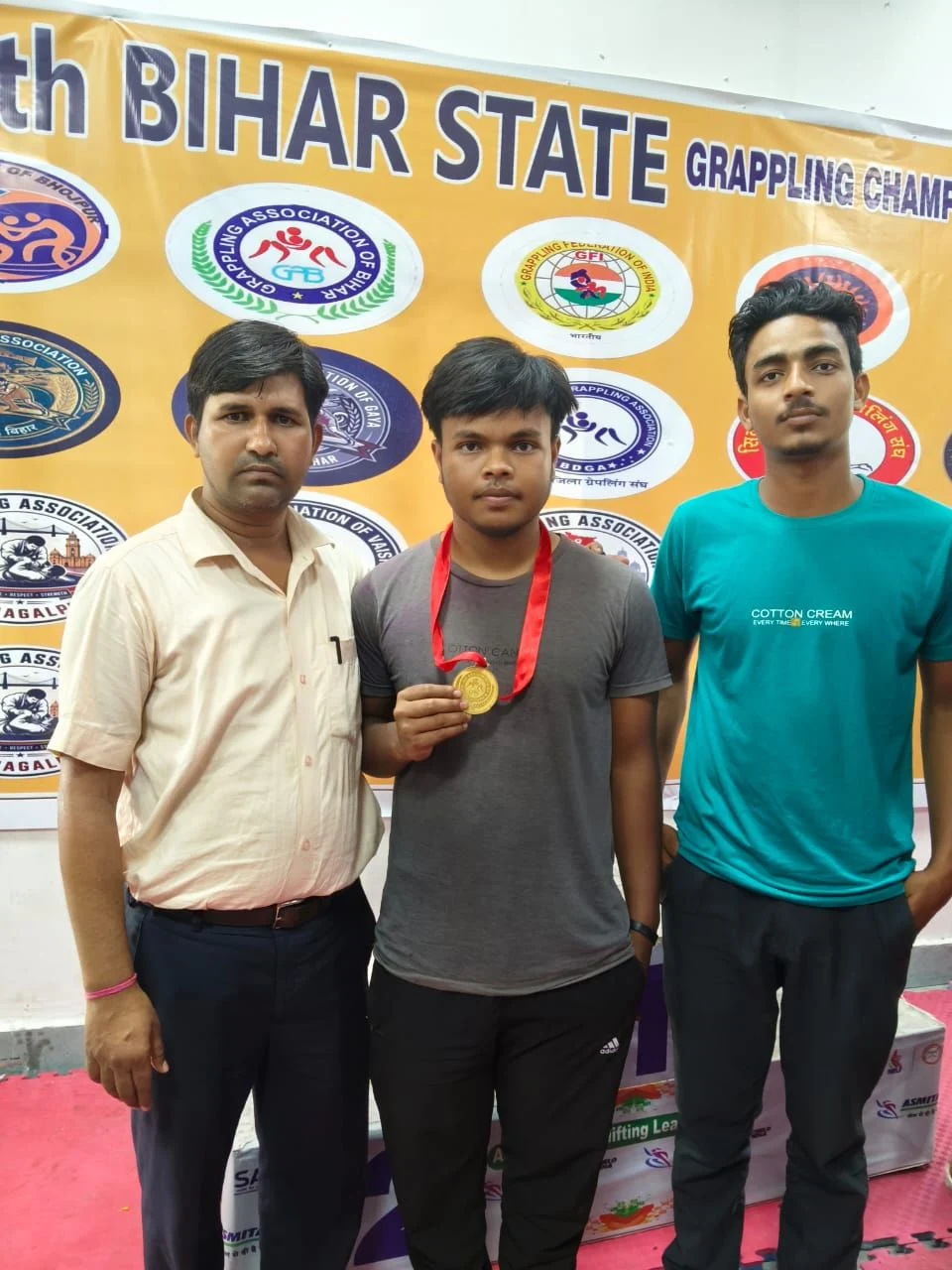 राज्य स्तरीय ग्रैपलिंग चैंपियनशिप खेल में सहरसा का एक खेलाड़ी ने गोल्ड मेडल तो दूसरा ने व्राऊंच मेडल जीता 