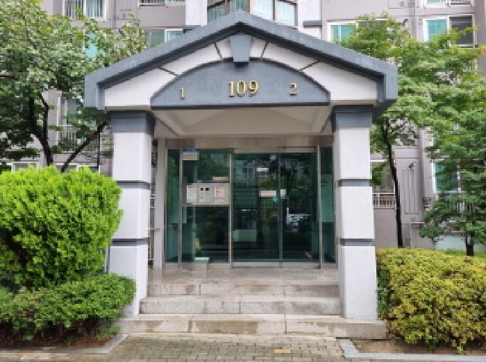 동 출입구