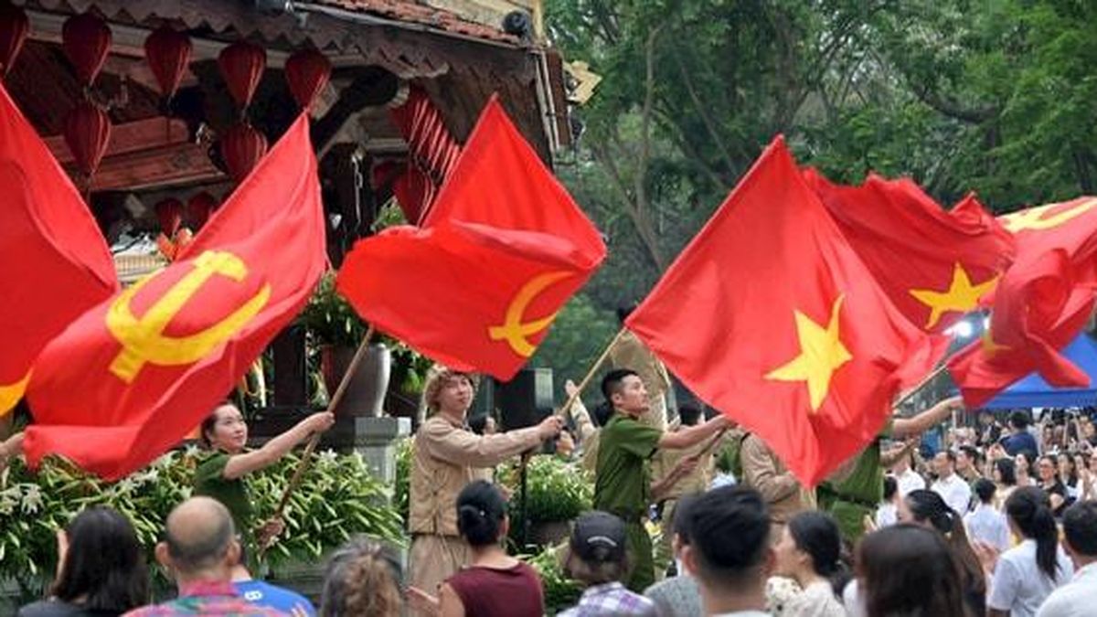 Công an Thủ đô - những nhịp cầu niềm tin bên Hồ Gươm - Báo Hà Nội Mới