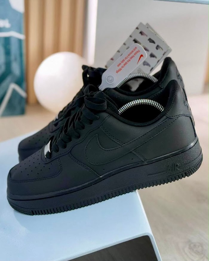 Nike Air Force 1 Negro Triple