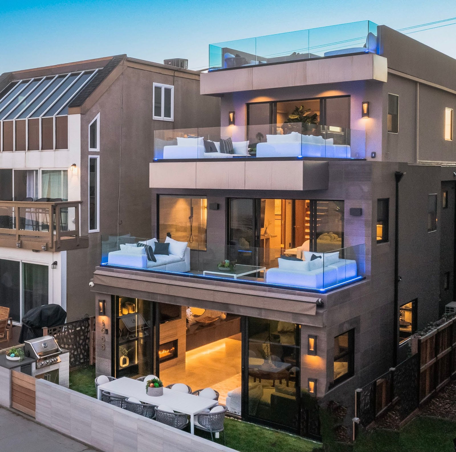 San Diego, California, USA — 4-Bed Cabin With Hot Tub 3