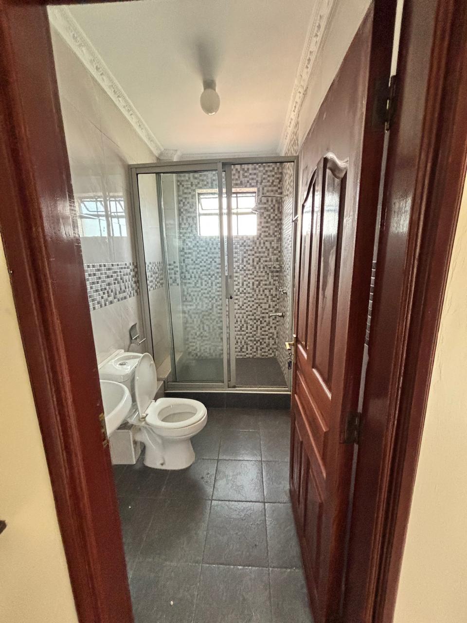 Ensuite 4-Bedroom Apartment with DSQ — photo 7 of 10