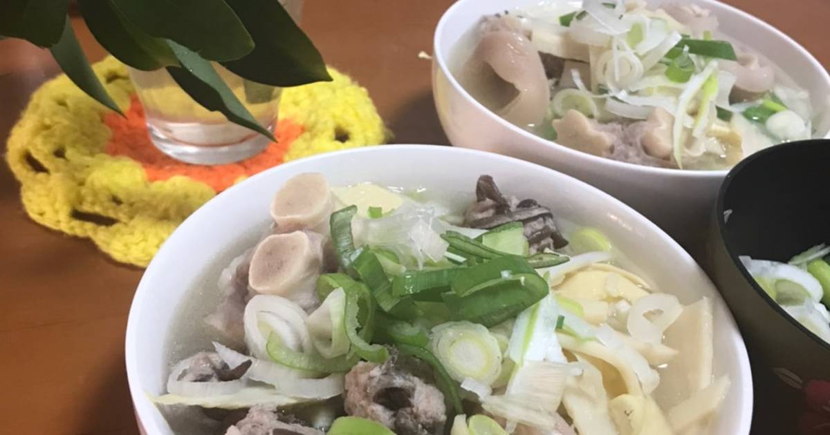 Bún măng chân giò mọc