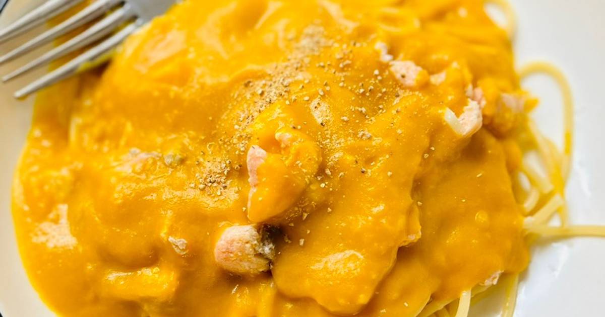 Pasta sốt bí đỏ & cá hồi