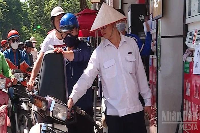 [Video] Đề xuất kéo dài giảm thuế nhập khẩu xăng dầu 0% - Báo Nhân Dân