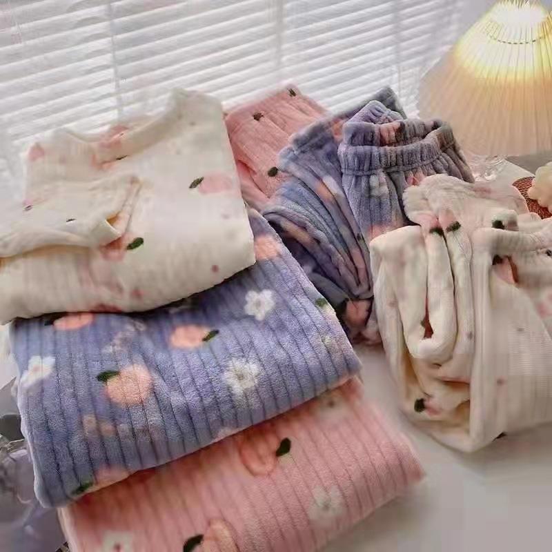 Flauschiger Korallenfleece-Schlafanzug mit Bärenmotiv