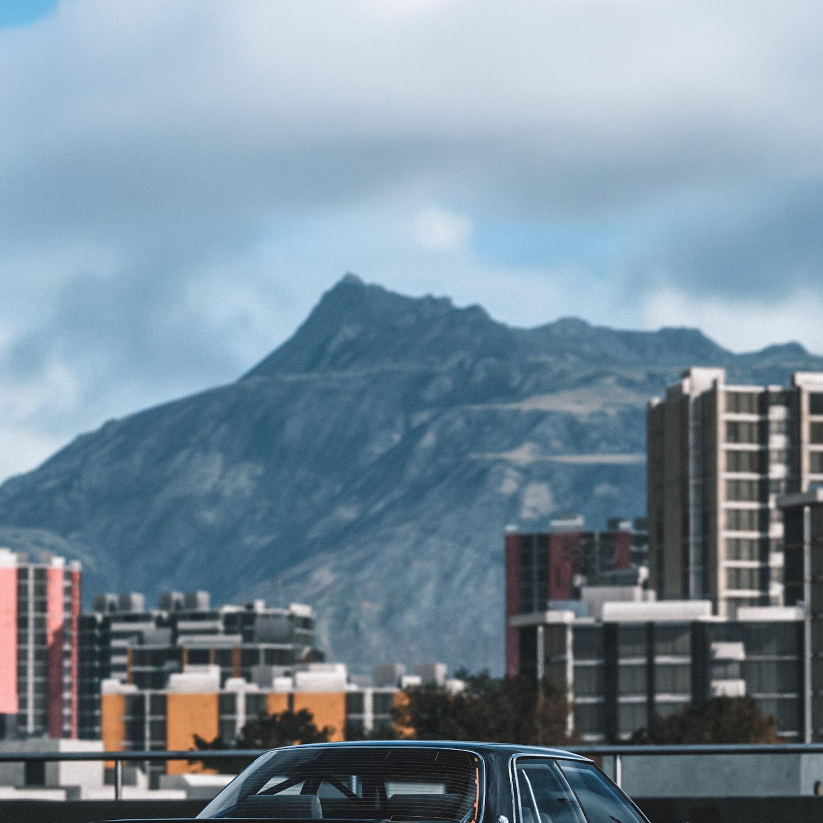 Download Toyota Chaser City Mountain View 2K iPhone