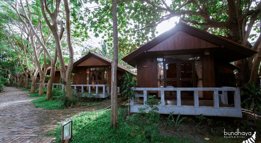 Garden Deluxe Bungalow Thumbnail 2