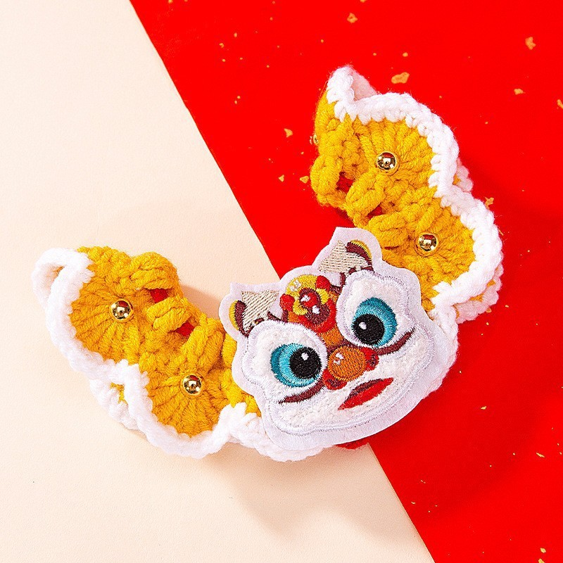 Hand-knitted neckerchief for pets
