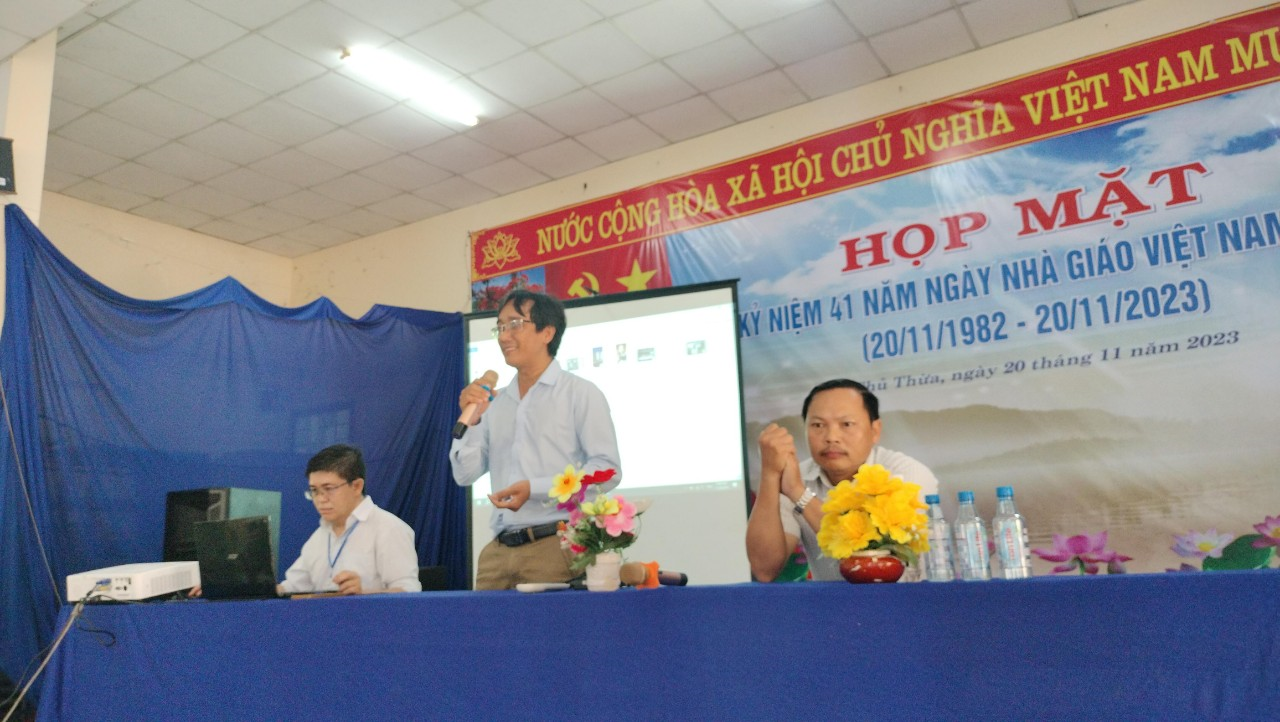 ThS. Thái Doãn Ngọc – Phó Trưởng khoa Công nghệ gửi đến học sinh nhiều thông tin bổ ích về đổi mới sáng tạo, nghiên cứu khoa học trong trường học