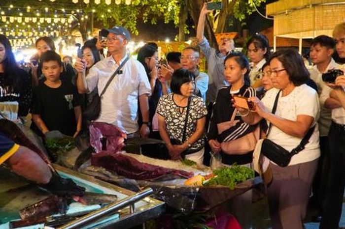 Cuối tuần, người dân ùn ùn đổ về lễ hội ẩm thực lớn nhất Việt Nam tại TPHCM - Báo Người Lao Động