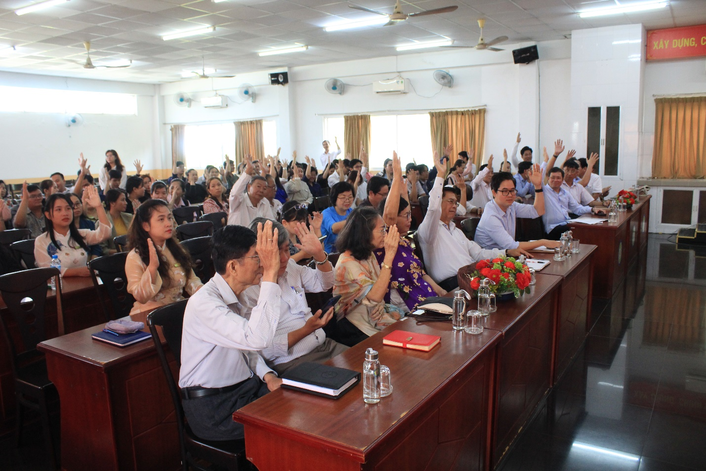 Biểu quyết thống nhất chọn đề cử cử tri