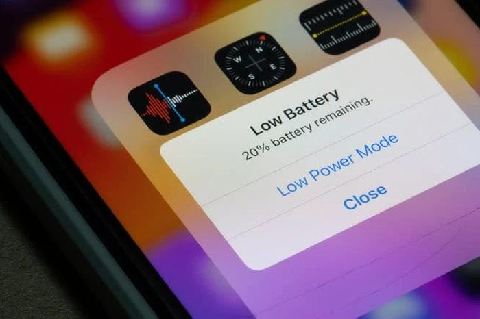 Đừng lạm dụng chế độ tiết kiệm pin trên iPhone! - Báo Tri thức &amp; Cuộc sống