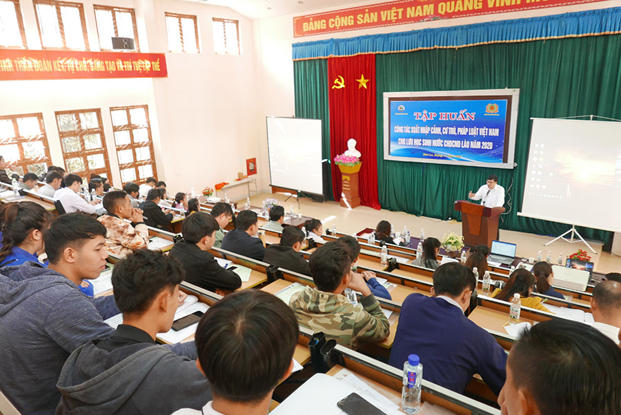 Khai mạc tập huấn công tác xuất nhập cảnh, cư trú, pháp luật Việt Nam cho Lưu học sinh nước CHDCND Lào năm 2020