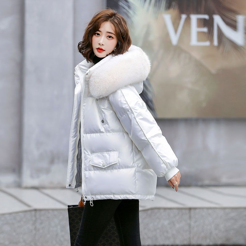 Short women's puffer jacket with faux fur collar