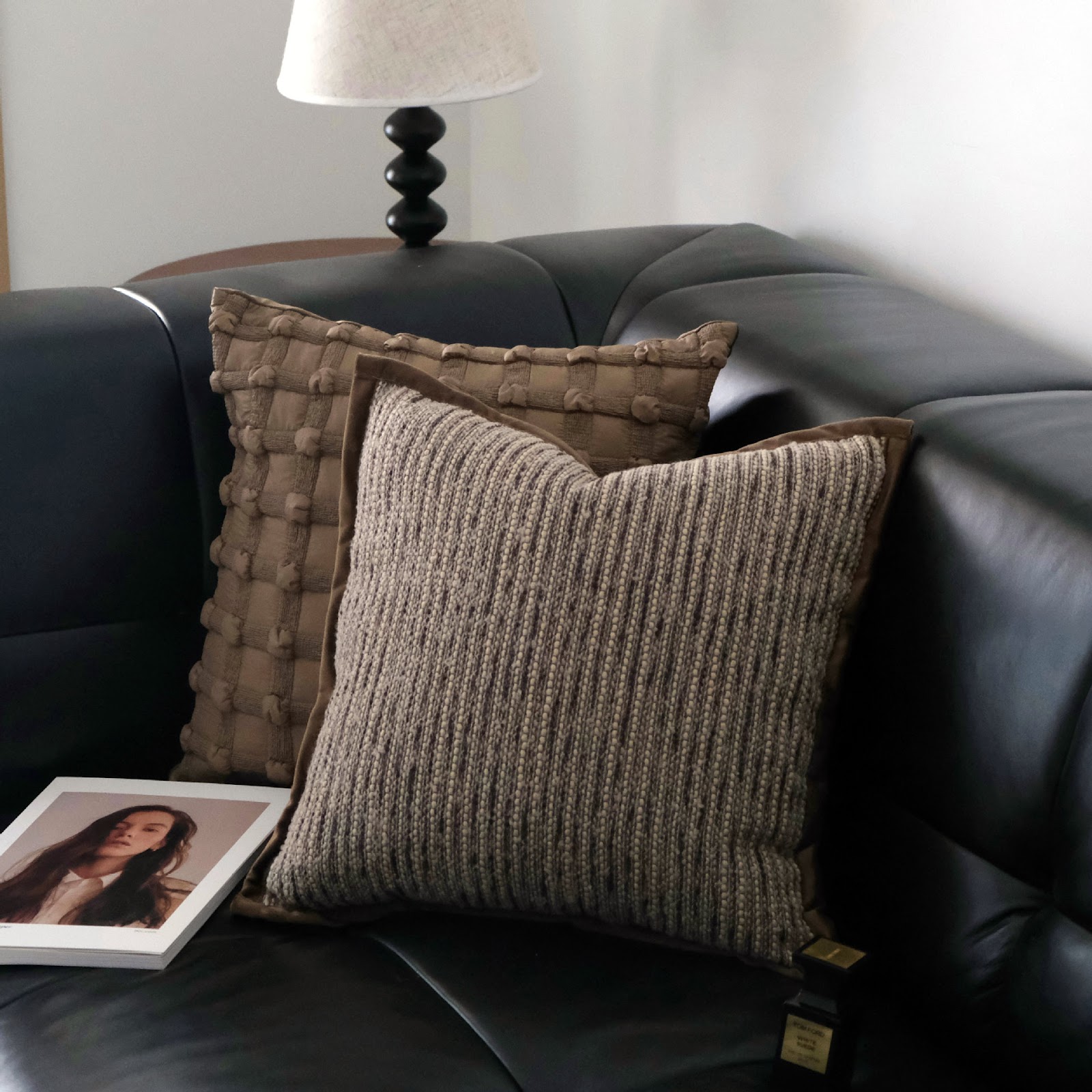 Decorative pillow with knitted cover, 30–50 cm