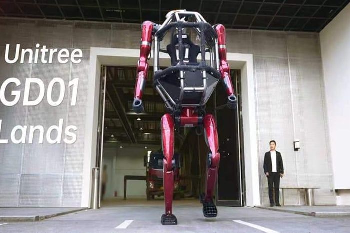 Trung Quốc trình làng robot biến hình có người điều khiển đầu tiên trên thế giới - Báo Tin Tức TTXVN