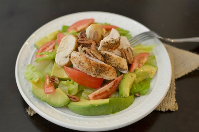 Salad Quả Bơ Ức Gà