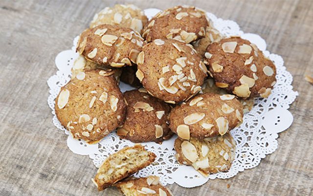 Bánh Quy Dừa Sấy Hạnh Nhân