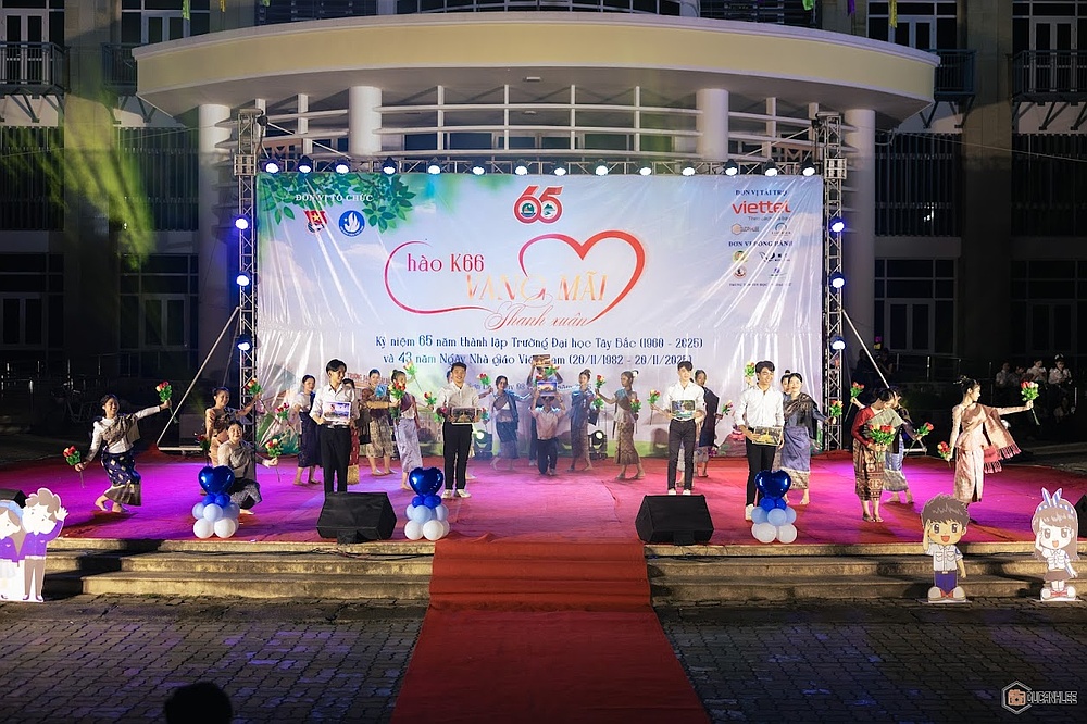Đêm nhạc hội “Vang mãi thanh xuân”