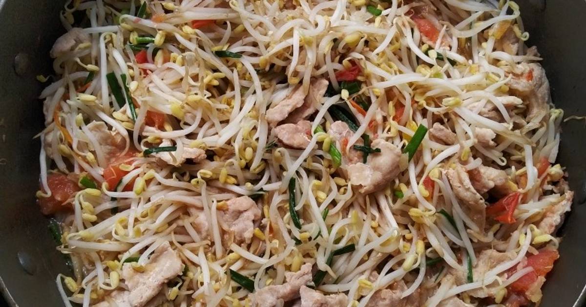 Thịt bò xào giá sốt cà chua 🥘