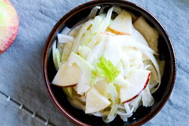 Salad Táo Cần Tây Kiểu Hàn