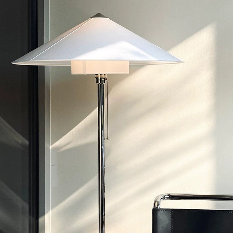 Full-spectrum designer lamp for living and working areas