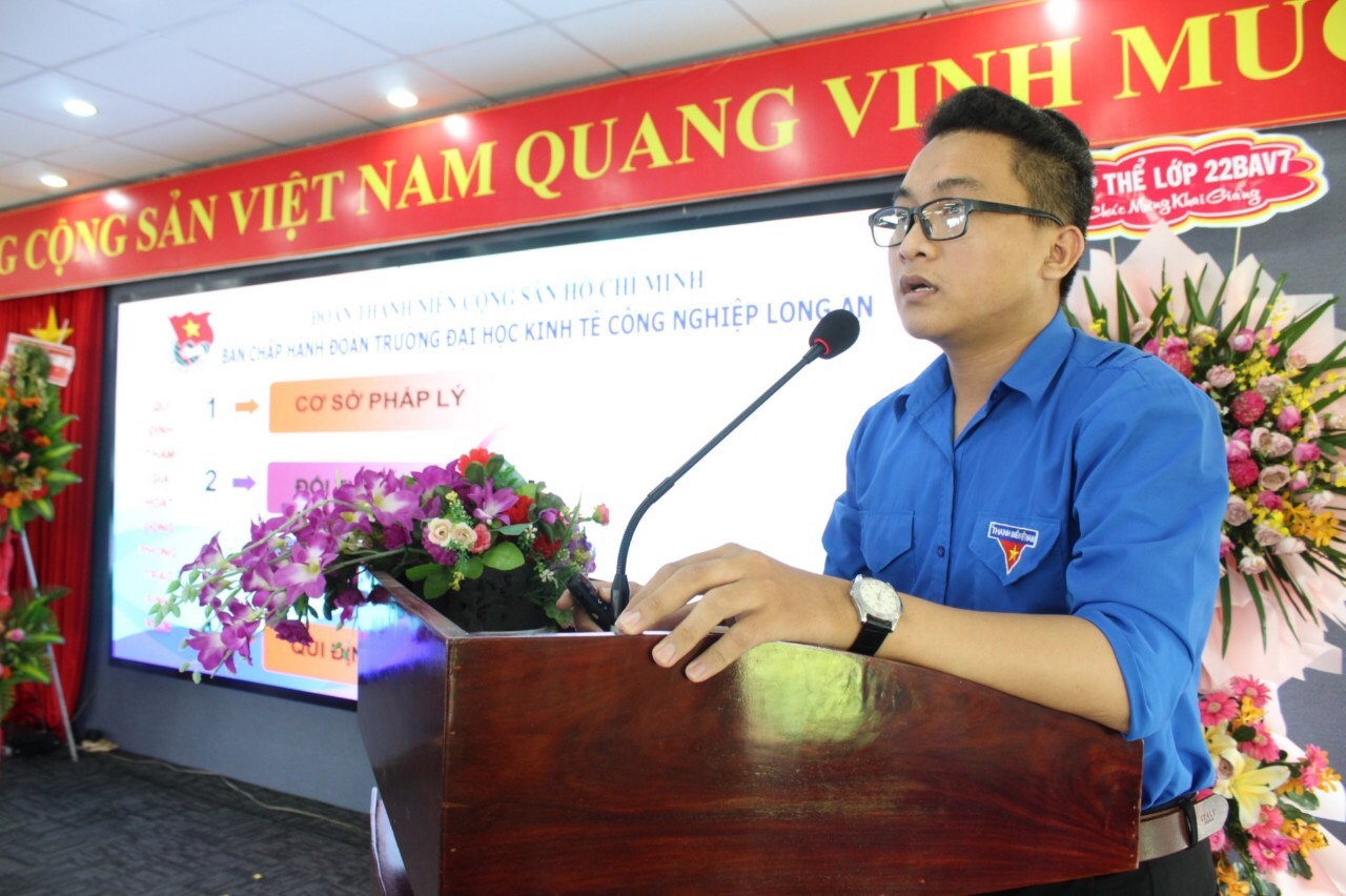 Đ/c Nguyễn Văn Vũ Hảo phổ biến quy chế tính điểm rèn luyện cho tân sinh viên