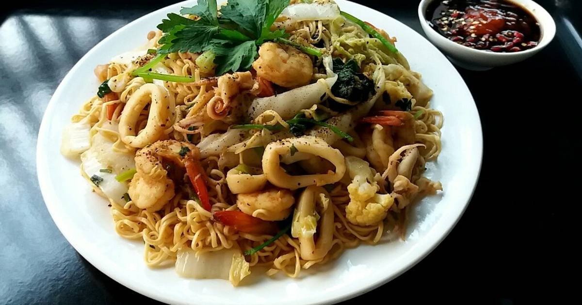 Mì xào hải sản